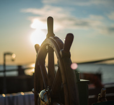 Location de bateau à Arcachon avec ou sans skipper : quelle option  choisir ?